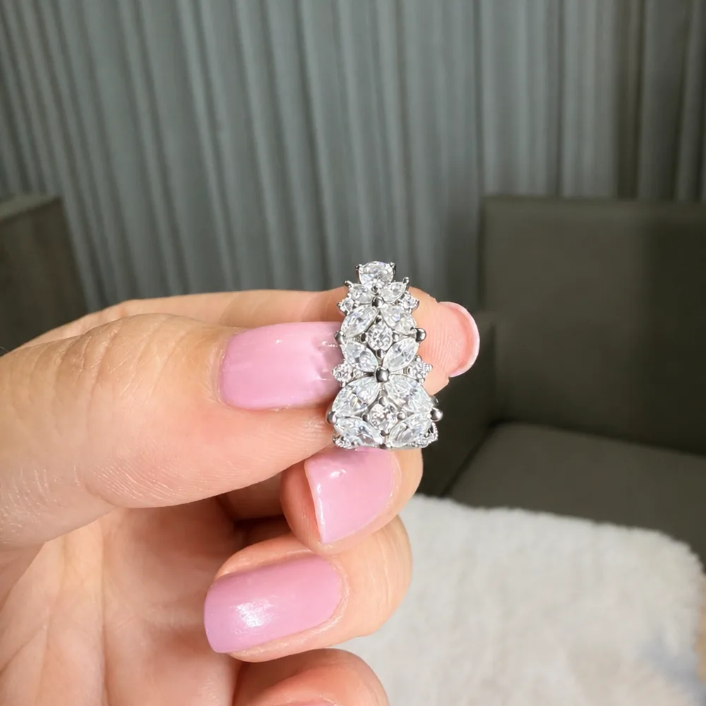 Brinco Argola Flor 6x3mm / 4,8 quilates - Imagem 3
