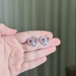 Brinco Coração Oval 5x8mm / 1 quilates
