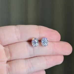 Brinco Oval 6x8mm / 1,5 quilates