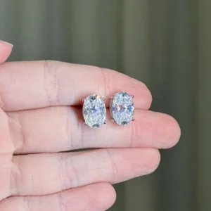 Brinco Oval 8x12mm / 4,5 quilates