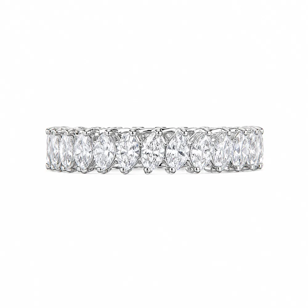 Anel Navete Inteiro Cravejado 3x6mm / 1 quilates