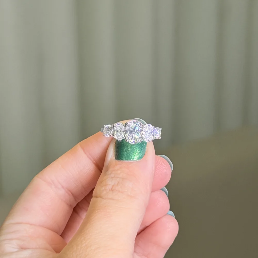 Anel Meia Aliança Oval 6x8mm / 4,1 quilates