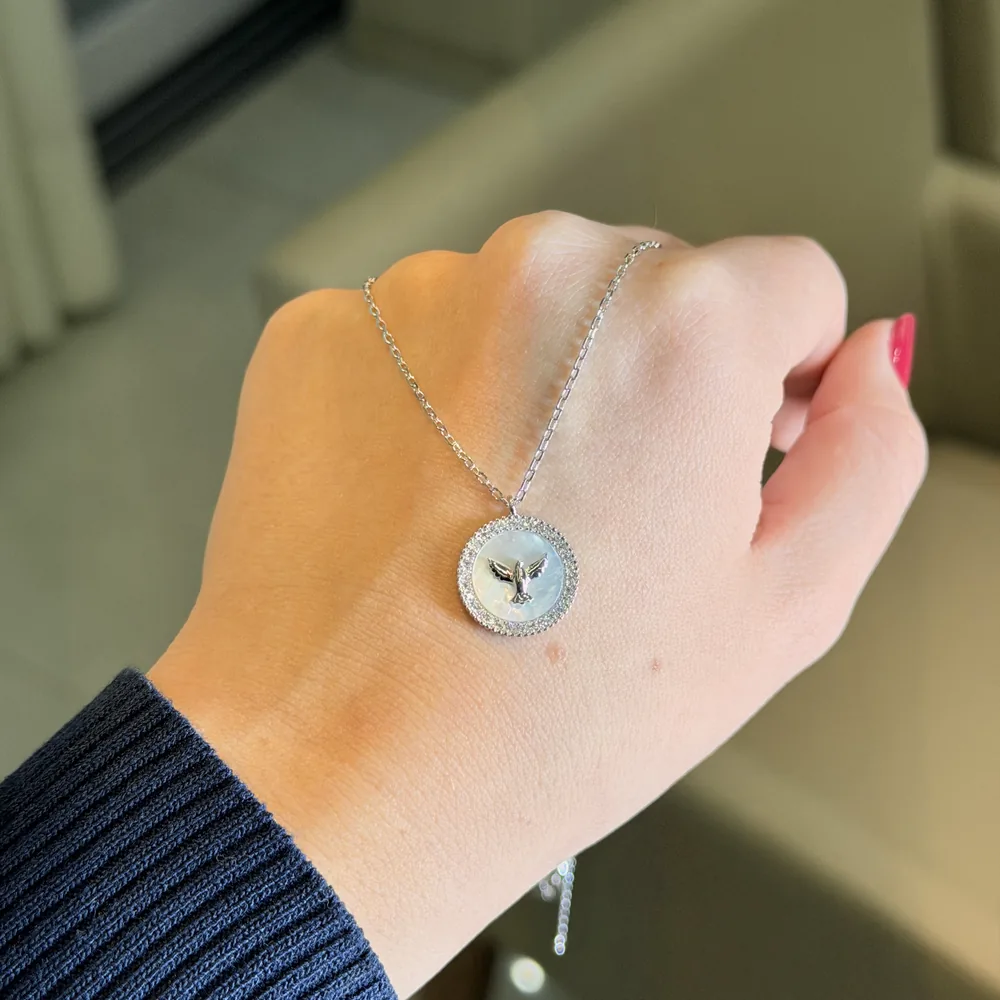 Colar Madrepérola com Moissanite Espírito Santo